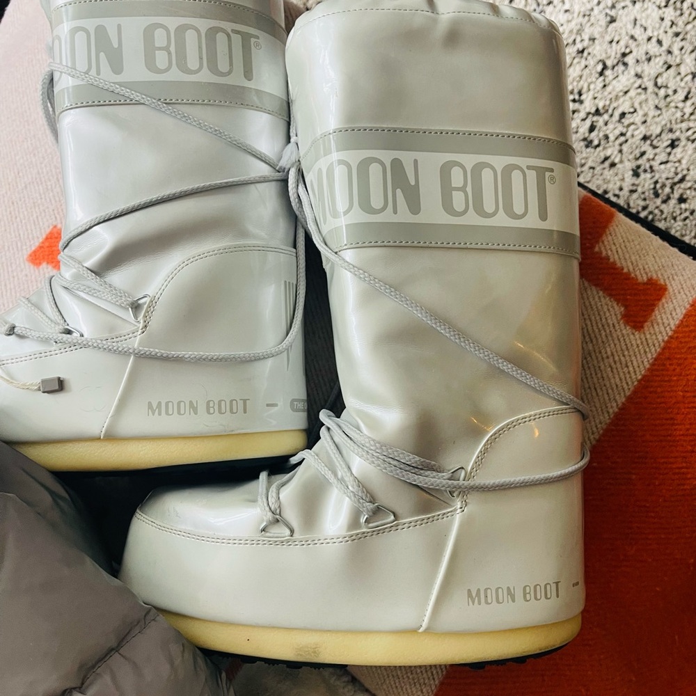 Moon boots